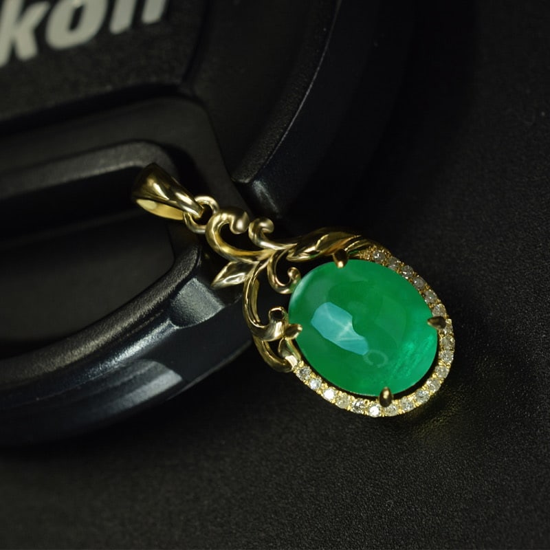 14k Gold 2.03 Ct Natural Emerald & Diamond Pendant( Without Chain ): Ref:231053089 // gold content:14k gold // main gemstone:emerald // shape:oval // carat weight:2. 03ct // color:green // treatment:natural // // adjacent gemstone 2 : diamond // number of stones:18 //
