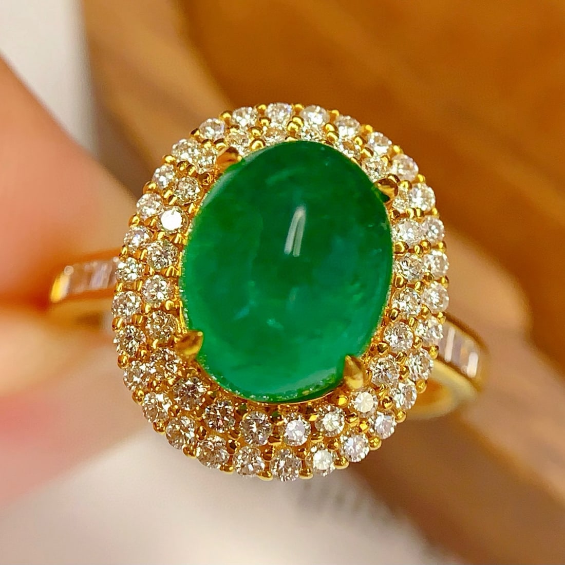 14k Gold 3.68 Ct Natural Emerald & Diamond Ring: Ref:231053092 // gold content:14k gold // ring size:7. 25us // // main gemstone:emerald // shape:oval // carat weight:3. 68ct // color:green // treatment:natural // // adjacent gemstone 2 : diamond //