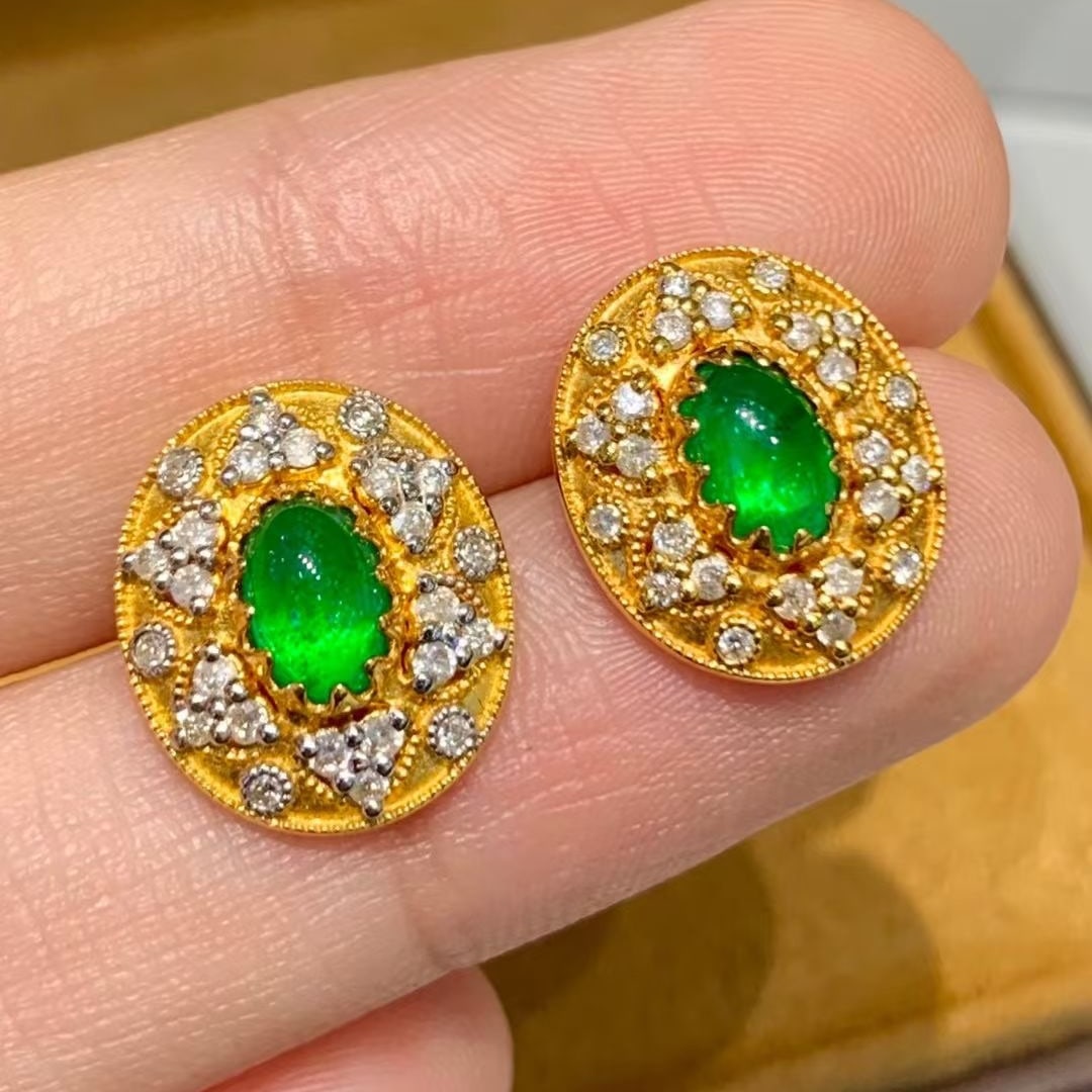 14k Gold 1.35 Ct Natural Emerald & Diamond Earrings: Ref:231053127 // gold content:14k gold // main gemstone:emerald // shape:oval // carat weight:1. 35ct // color:green // treatment:natural // // adjacent gemstone 2 : diamond // shape:round // clarity