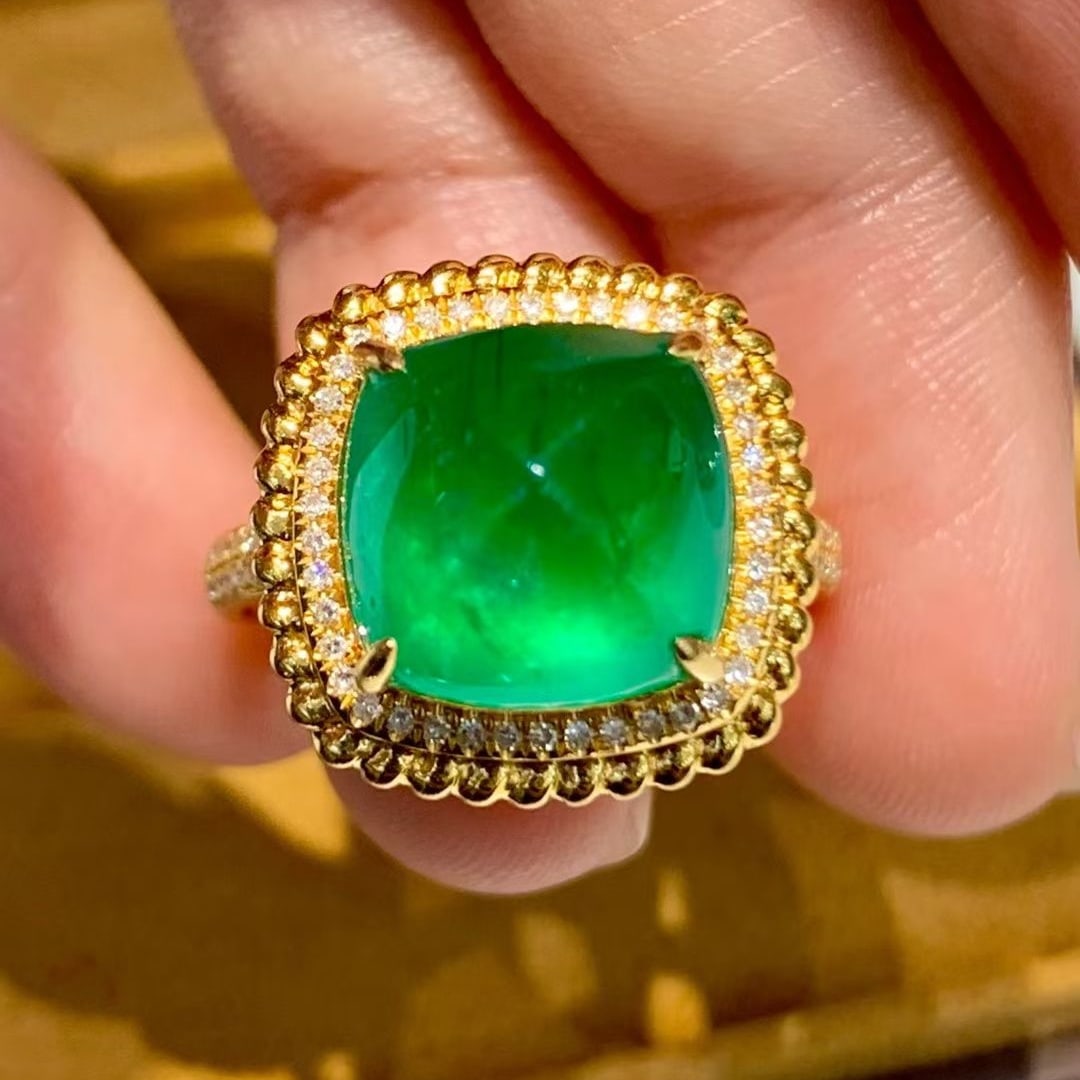 14k Gold 5.6 Ct Natural Emerald & Diamond Ring: Ref:231053128 // gold content:14k gold // ring size:7. 25us // // main gemstone:emerald // shape:sugar-loaf // carat weight:5. 6ct // color:green // treatment:natural // // adjacent gemstone 2 : diamo