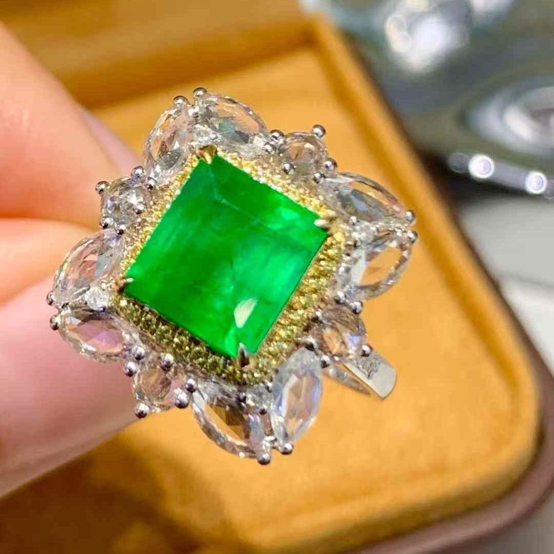 14k Gold 2.86 Ct Natural Emerald & Diamond & Coloured Gemstone Ring: Ref:231053133 // gold content:14k gold // ring size:7. 25us // // main gemstone:emerald // shape:octagonal // carat weight:2. 86ct // color:green // treatment:natural // // adjacent gemstone 2 :