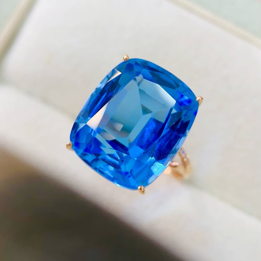 14k Gold 17.88 Ctw Natural Topaz & Diamond Ring - 4