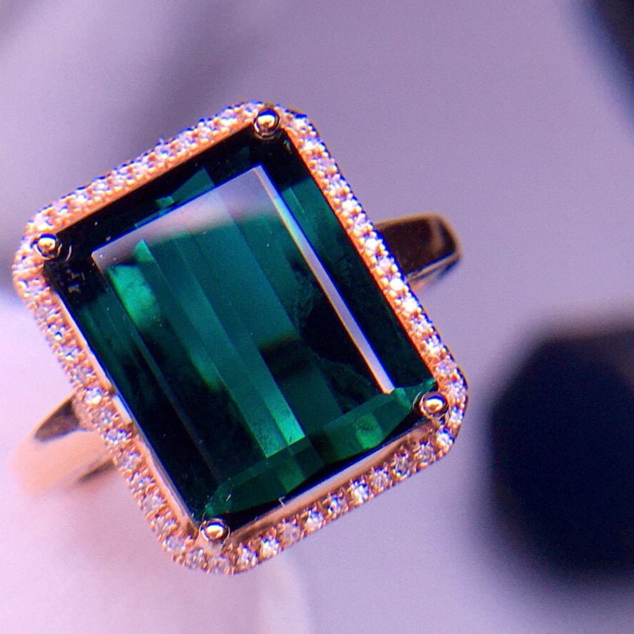 14k Gold 5.8 Ct Natural Tourmaline & Diamond Ring: Ref:231053152 // gold content:14k gold // ring size:7. 25us // // main gemstone:tourmaline // shape:octagonal // carat weight:5. 8ct // color:green // treatment:natural // // adjacent gemstone 2 : dia