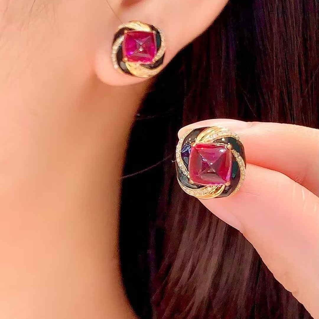 14k Gold 5.7 Ct Natural Tourmaline & Diamond Earrings: Ref:231053154 // gold content:14k gold // main gemstone:tourmaline // shape:sugar-loaf // carat weight:5. 7ct // color:red // treatment:natural // // adjacent gemstone 2 : diamond // shape:round //