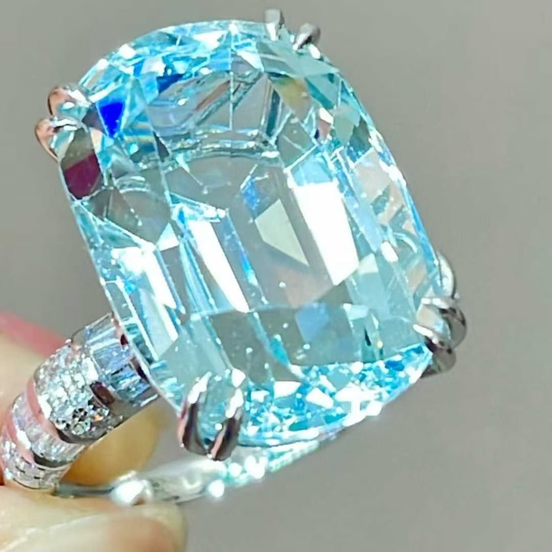 14k Gold 13.99 Ct Natural Aquamarine & Diamond Ring - 3