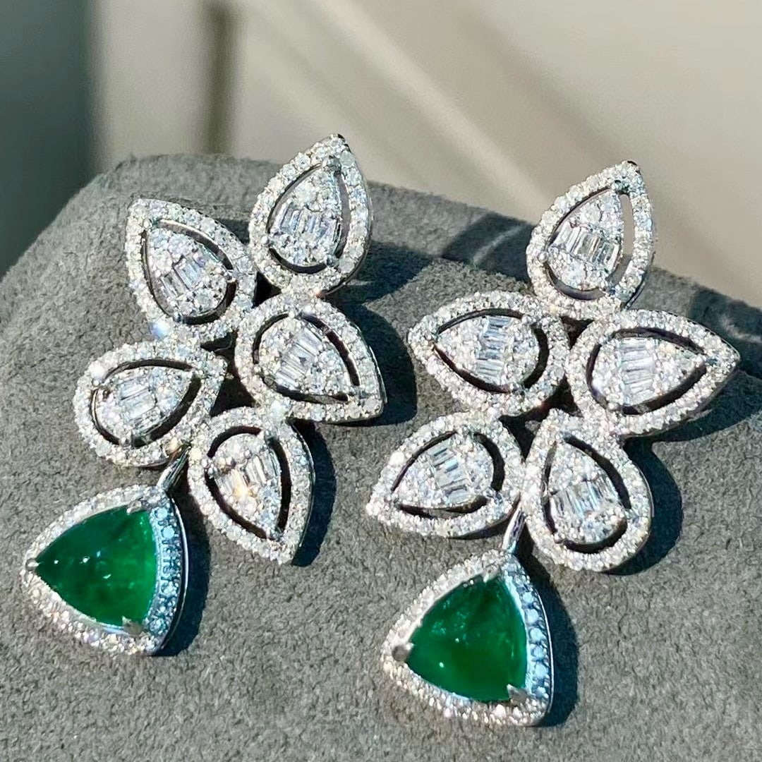 14k Gold 2.42 Ctw Vivid Green Natural Emerald & Diamond Earrings: Ref:231053165 // gold content:14k gold // main gemstone:emerald // shape:triangle // carat weight:1. 52ct // color:vivid green // treatment:natural // // adjacent gemstone 2 : diamond //