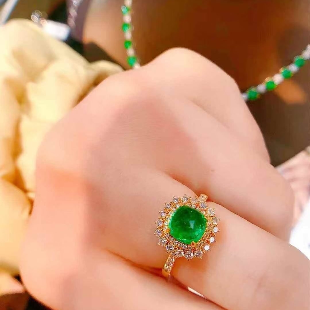 14k Gold 1.35 Ct Vivid Green Natural Emerald & Diamond Ring - 8