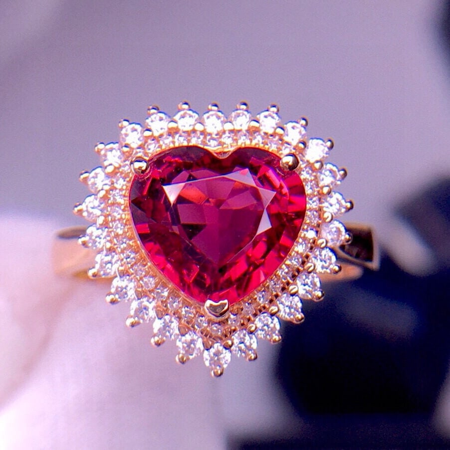 14k Gold 2.6 Ct Natural Tourmaline & Diamond Ring: Ref:231053196 // gold content:14k gold // ring size:7. 25us // // main gemstone:tourmaline // shape:heart // carat weight:2. 6ct // color:red // treatment:natural // // adjacent gemstone 2 : diamond