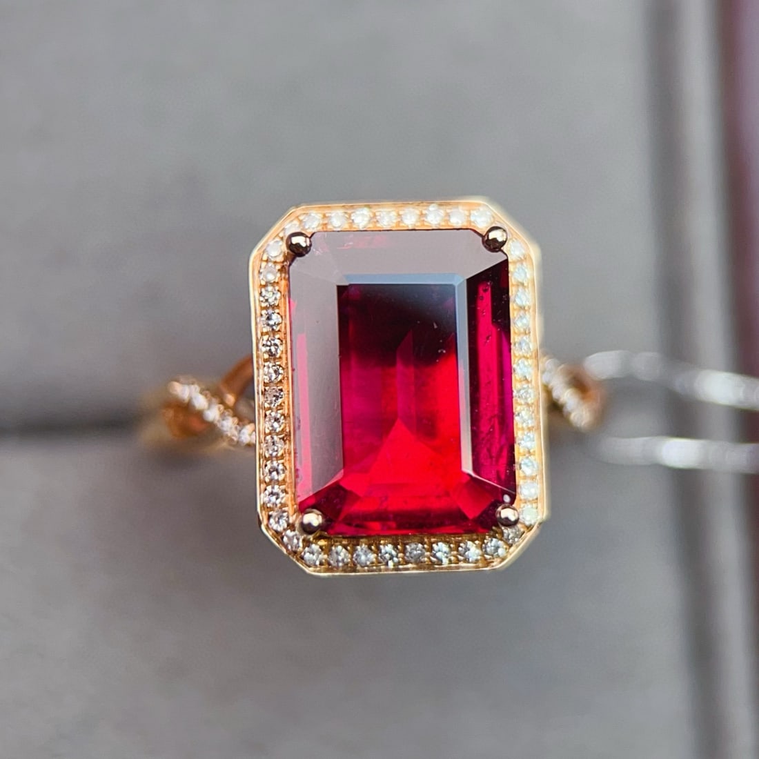 14k Gold 3.57 Ctw Natural Tourmaline & Diamond Ring: Ref:231053199 // gold content:14k gold // ring size:7. 25us // // main gemstone:tourmaline // shape:octagonal // carat weight:3. 4ct // color:red // treatment:natural // // adjacent gemstone 2 : diamo