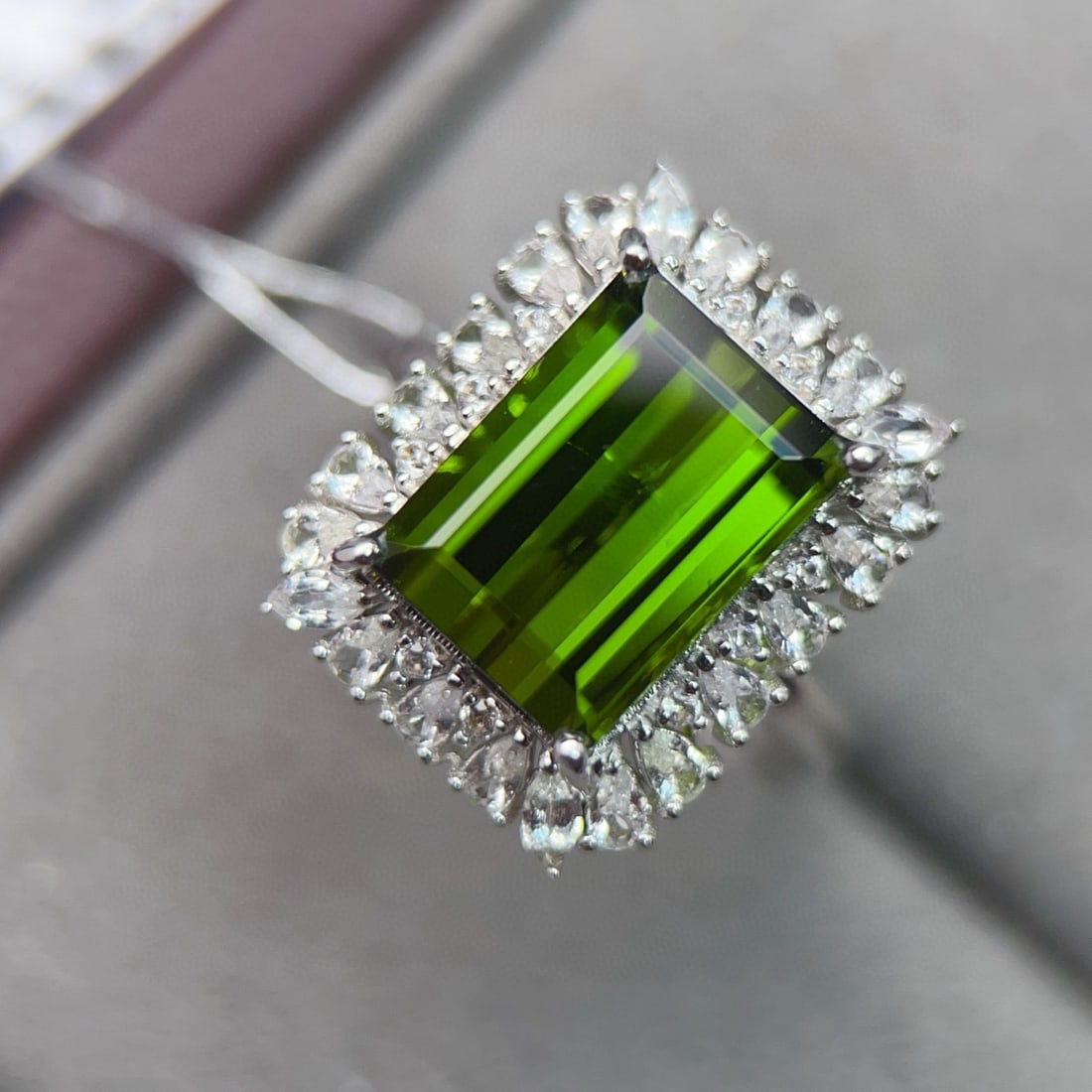 14k Gold 6.33 Ctw Natural Tourmaline & Diamond Ring: Ref:231053200 // gold content:14k gold // ring size:7. 25us // // main gemstone:tourmaline // shape:octagonal // carat weight:5. 35ct // color:green // treatment:natural // // adjacent gemstone 2 :