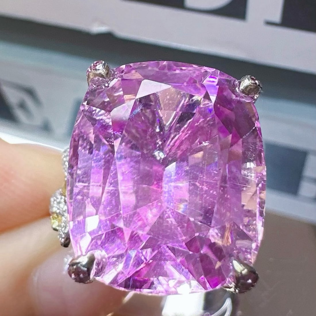 14k Gold 17.57 Ctw Natural Kunzite & Diamond Ring: Ref:231053201 // gold content:14k gold // ring size:7. 25us // // main gemstone:kunzite // shape:cushion // carat weight:17. 27ct // color:purple // treatment:natural // // adjacent gemstone 2 :