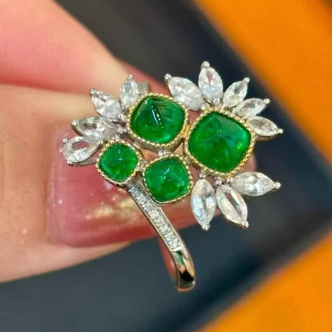 14k Gold 1.62 Ct Vivid Green Natural Emerald & Diamond & Sapphire Ring - 2
