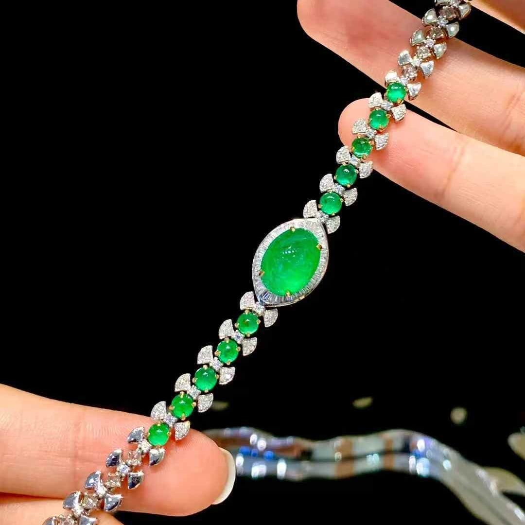 14k Gold 5.8 Ct Vivid Green Natural Emerald & Diamond Bracelet: Ref:231053209 // gold content:14k gold // main gemstone:emerald // shape:oval // carat weight:5. 8ct // color:vivid green // treatment:natural // // adjacent gemstone 2 : diamond // shape:multiply // 