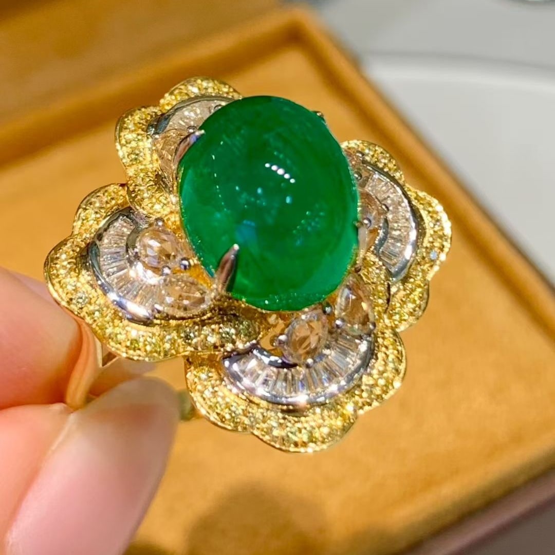 14k Gold 3.5 Ct Vivid Green Natural Emerald & Diamond & Sapphire Ring - 3