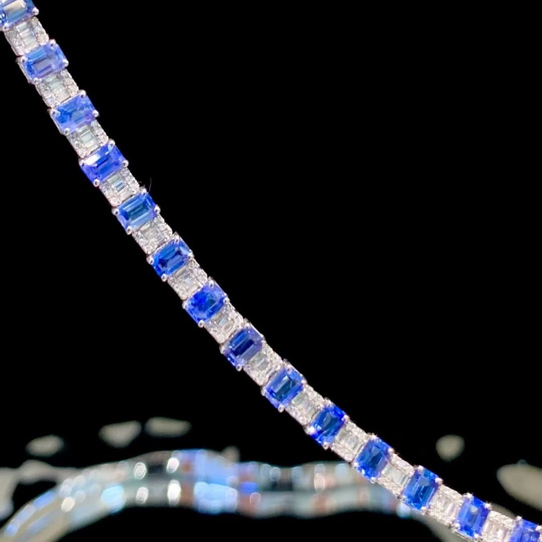 14k Gold 7.2 Ct Natural Sapphire & Diamond Bracelet: Ref:231053215 // gold content:14k gold // main gemstone:sapphire // shape:octagonal // carat weight:7. 2ct // color:blue // treatment:natural // // adjacent gemstone 2 : diamond // shape:multiply //