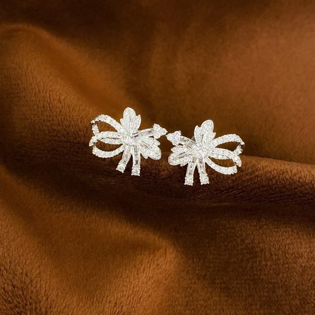 14k Gold 0.7 Ct Natural H Diamond Earrings: Ref:231053221 // gold content:14k gold // main gemstone:diamond // shape:multiply // carat weight:0. 7ct // clarity grade:vs-si // color:h // treatment:natural // High Estimate: 6300 Condition: New