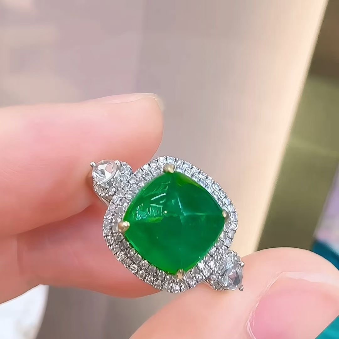 14k Gold 2.8 Ct Vivid Green Natural Emerald & Diamond & Sapphire Ring - 2