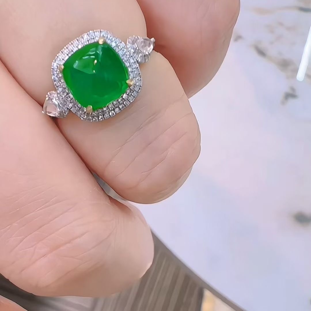 14k Gold 2.8 Ct Vivid Green Natural Emerald & Diamond & Sapphire Ring - 4