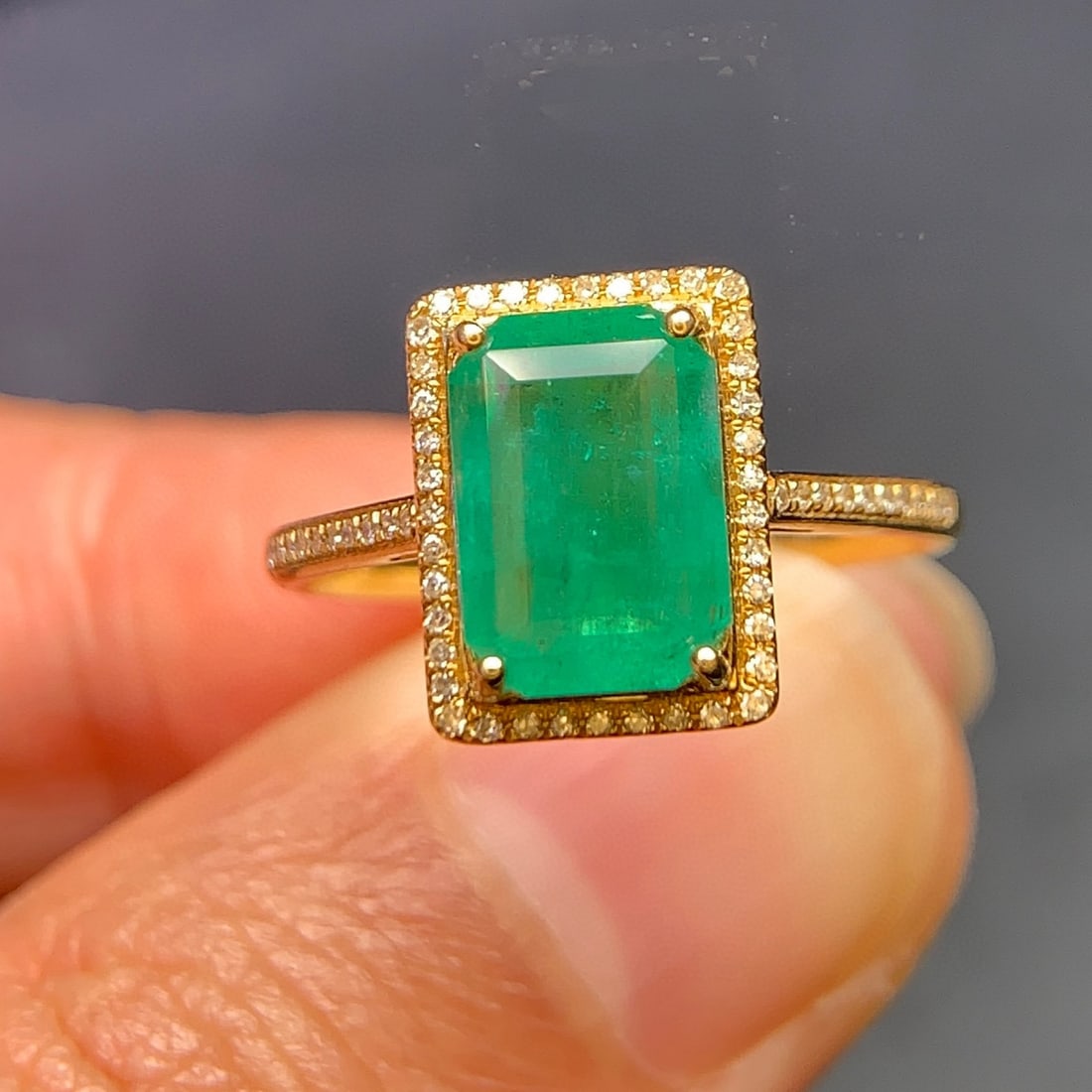 14k Gold 2.01 Ct Natural Emerald & Diamond Ring: Ref:231053260 // gold content:14k gold // ring size:7. 25us // // main gemstone:emerald // shape:octagonal // carat weight:2. 01ct // color:green // treatment:natural // // adjacent gemstone 2 :