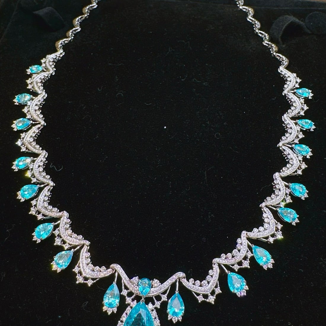 14k Gold 17.50 Ctw Natural Paraiba Tourmaline & Diamond Necklace - 2