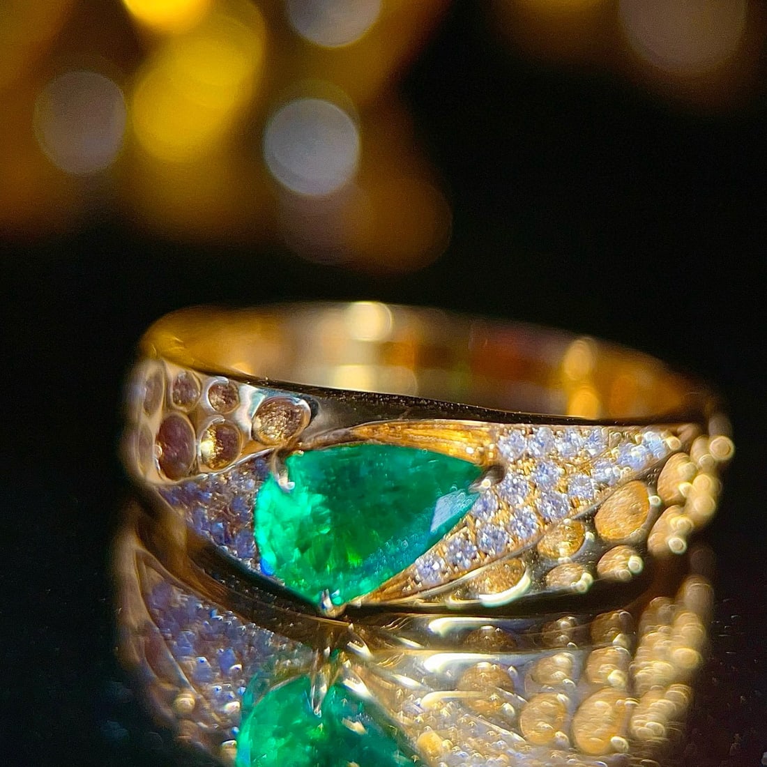 14k Gold 0.75 Ctw Vivid Green Natural Emerald & Diamond Ring - 2