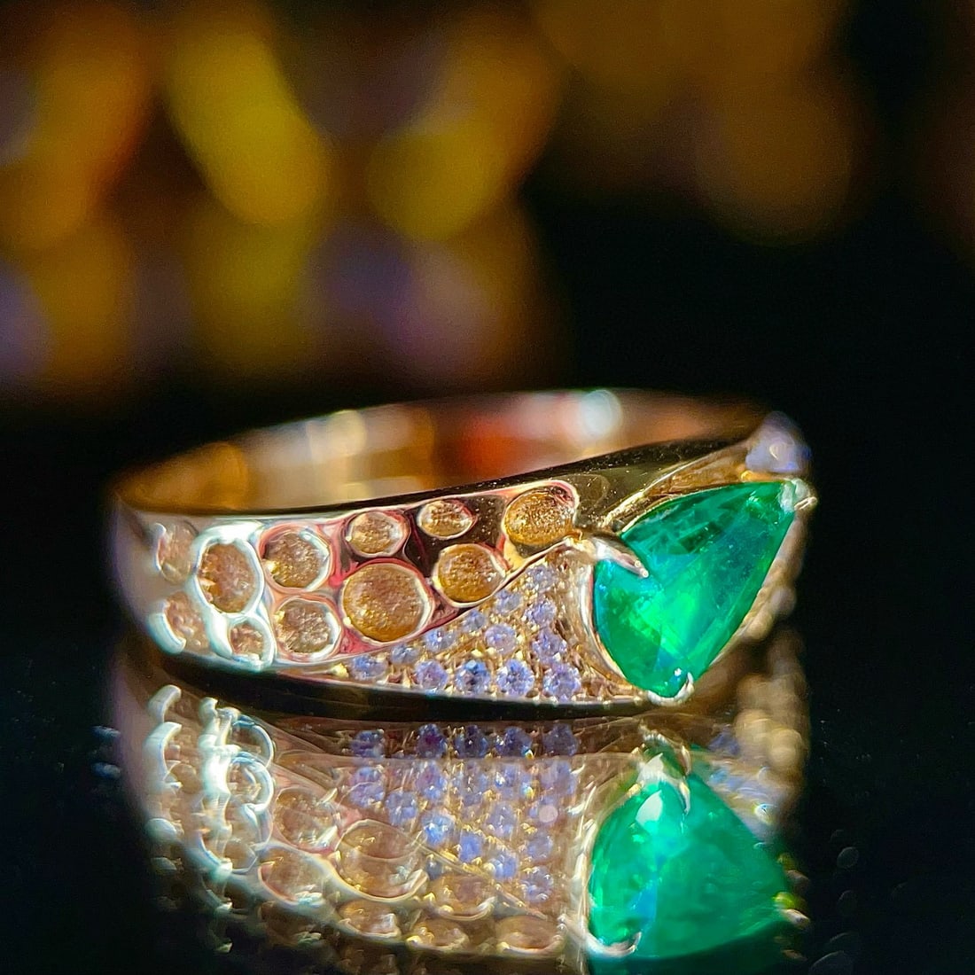 14k Gold 0.75 Ctw Vivid Green Natural Emerald & Diamond Ring - 4