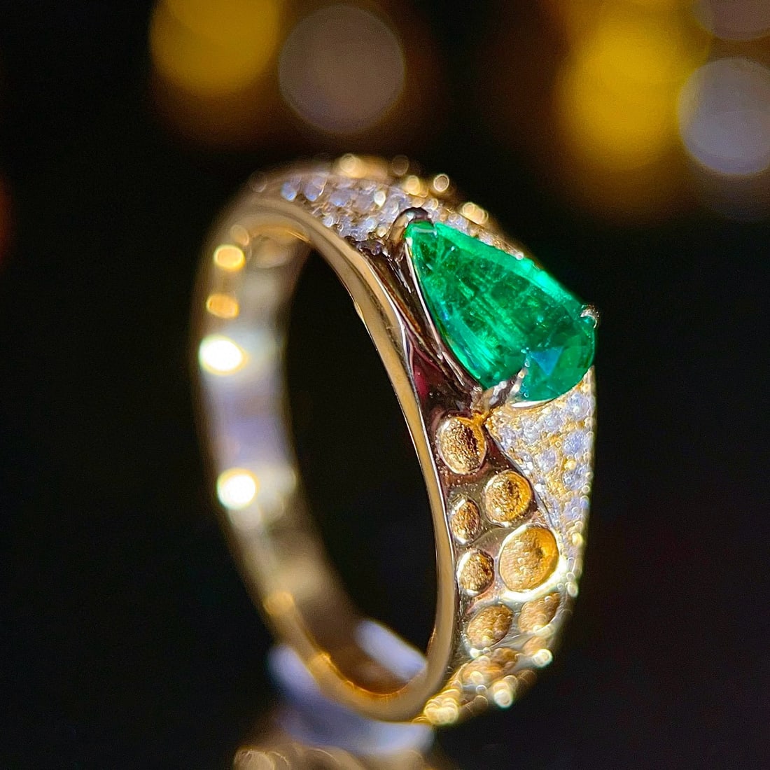 14k Gold 0.75 Ctw Vivid Green Natural Emerald & Diamond Ring - 5