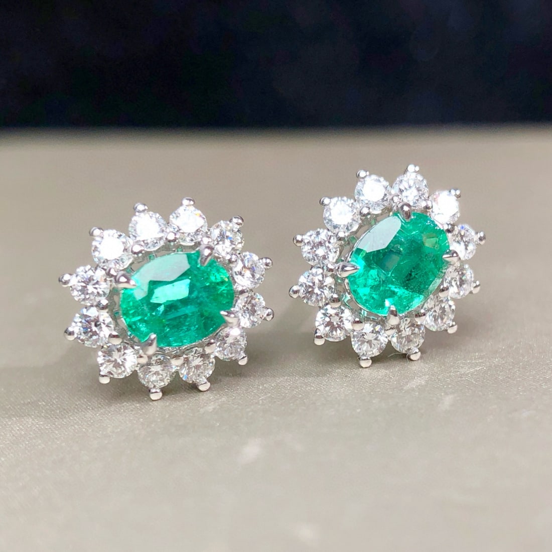 14k Gold 1.08 Ctw Natural Emerald & Diamond Earrings - 3