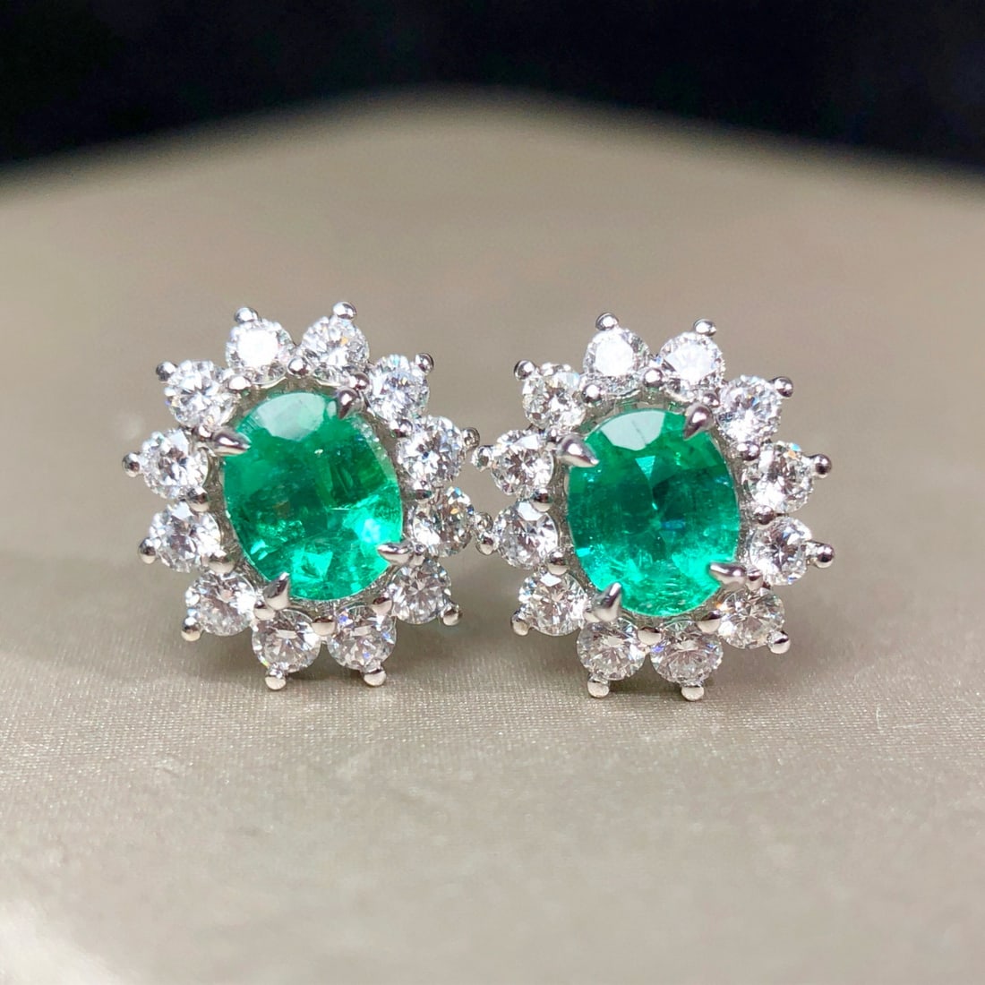 14k Gold 1.08 Ctw Natural Emerald & Diamond Earrings - 7