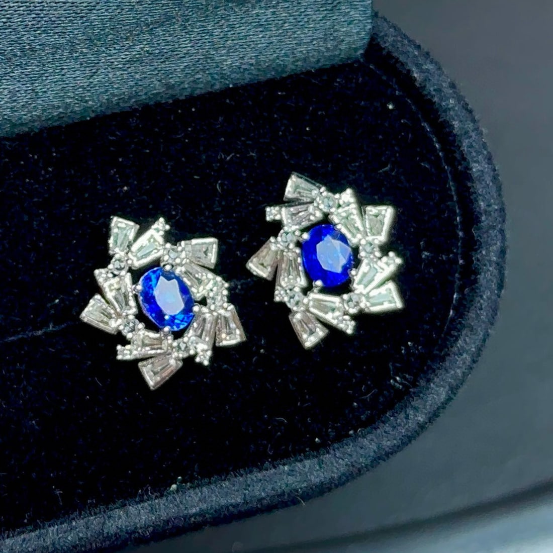 14k Gold 0.8 Ct Natural Sapphire & Sapphire Earrings - 4
