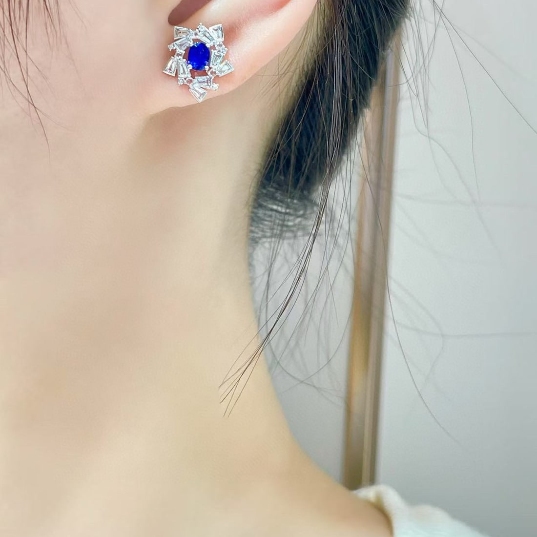 14k Gold 0.8 Ct Natural Sapphire & Sapphire Earrings - 5