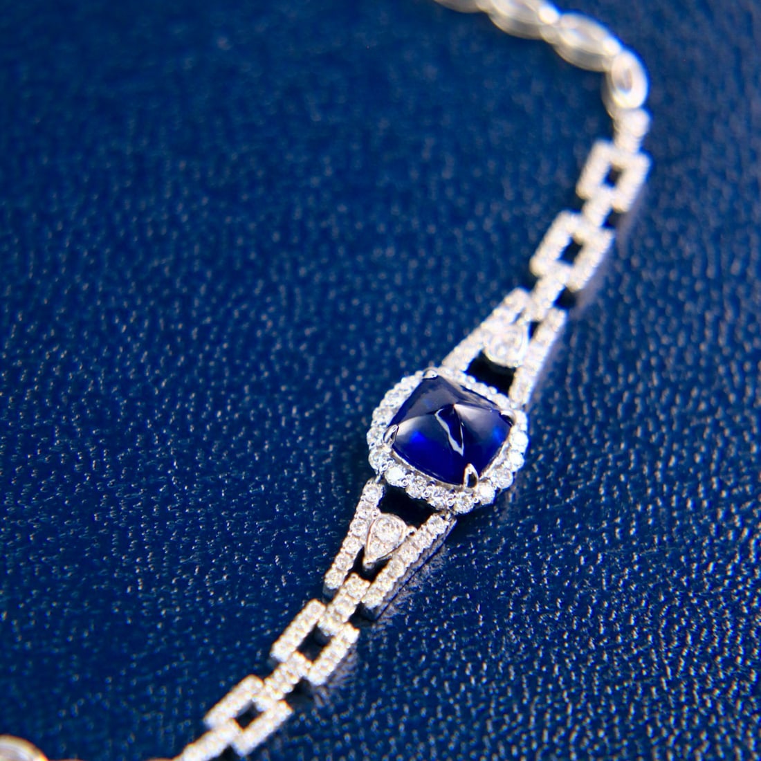 14k Gold 2.15 Ctw Natural Sapphire & Diamond Bracelet: Ref:231054015 // gold content:14k gold // main gemstone:sapphire // shape:suger-loaf // carat weight:1. 66ct // color:royal blue // treatment:natural // // adjacent gemstone 2 : diamond //