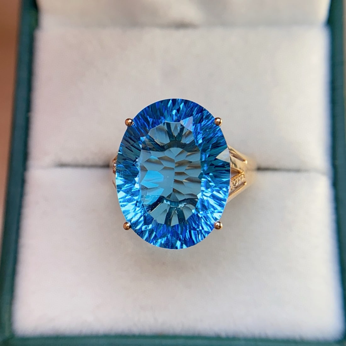14k Gold 11.80 Ct Natural Topaz & Diamond Ring - 6