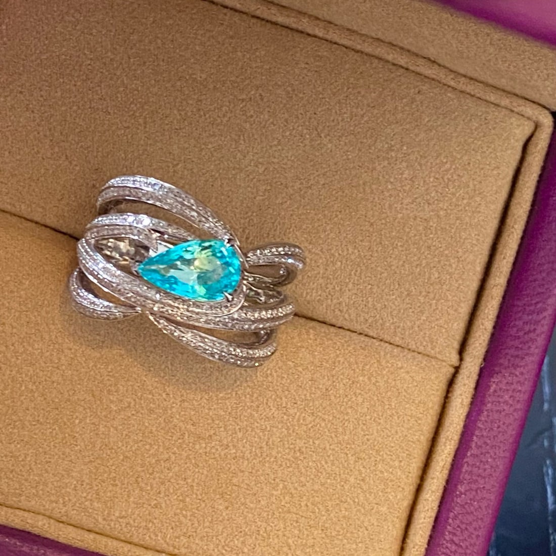 14k Gold 1.53 Ctw Natural Paraiba Tourmaline & Diamond Ring: Ref:231054032 // gold content:14k gold // ring size:7. 25us // // main gemstone:paraiba tourmaline // shape:pear // carat weight:1. 03ct // color:blue // treatment:natural // // adjacent gemstone 2 :