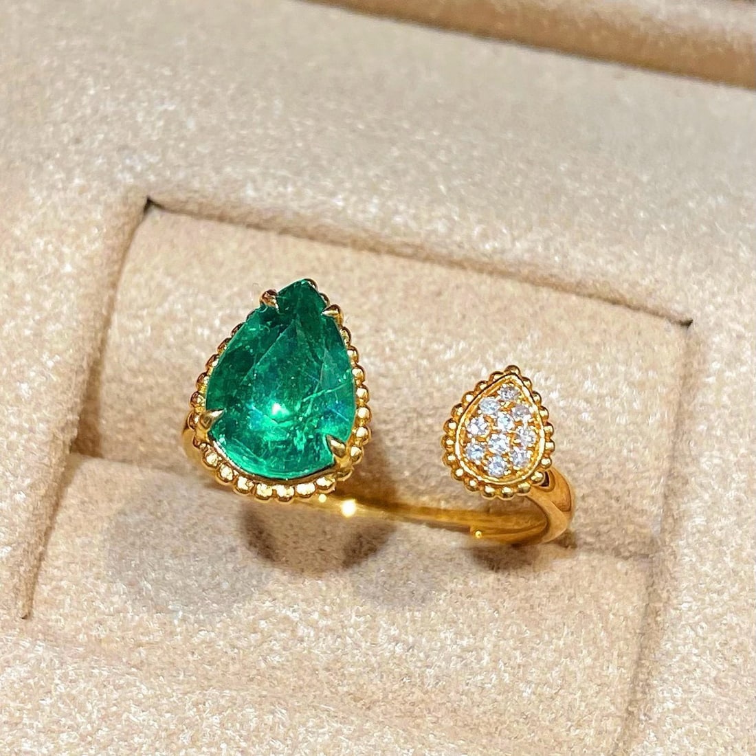 14k Gold 1.96 Ct Natural Emerald & Diamond Ring - 2
