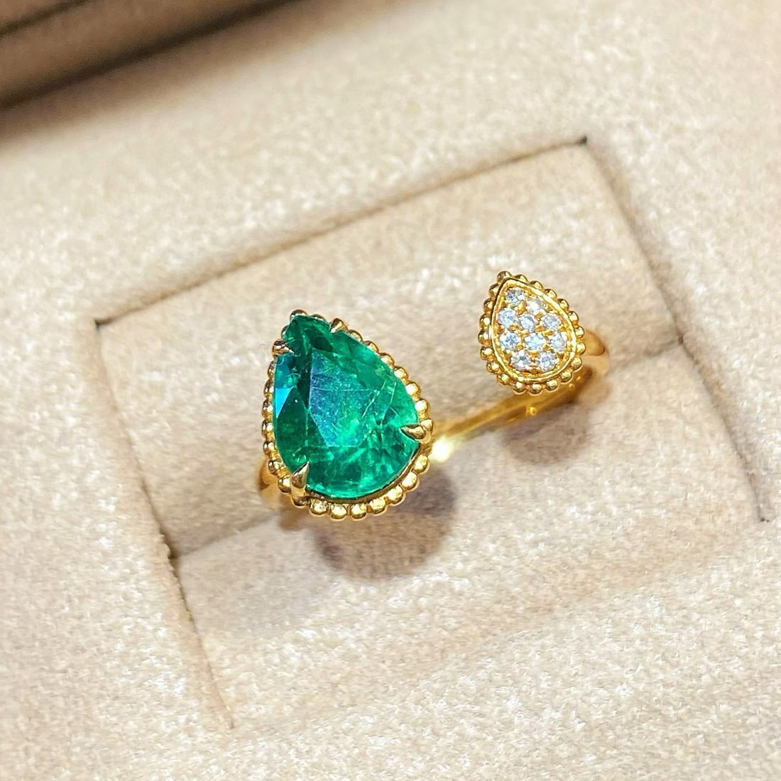 14k Gold 1.96 Ct Natural Emerald & Diamond Ring - 3