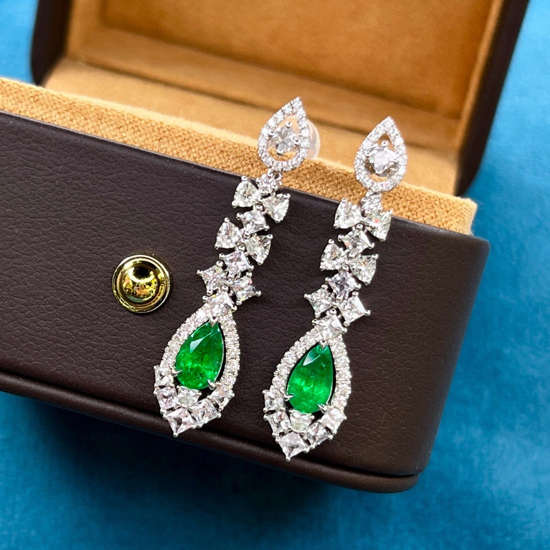 14k Gold 2.98 Ctw Vivid Green Natural Emerald & Sapphire Earrings: Ref:231054042 // gold content:14k gold // main gemstone:emerald // shape:pear // carat weight:1. 16ct // clarity grade:vs2 // color:vivid green // treatment:natural // // adjacent gemstone 2 :