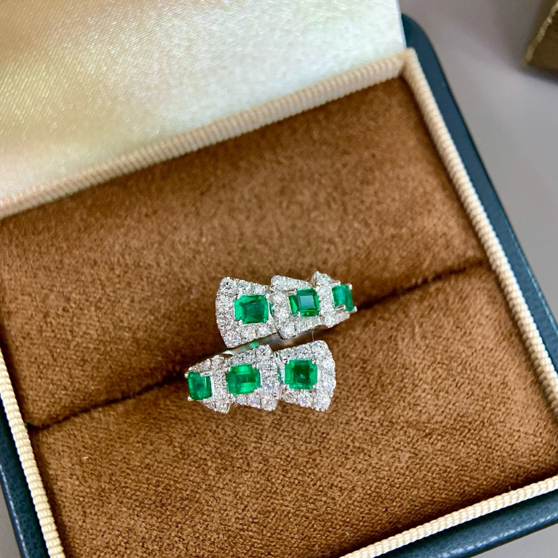 14k Gold 1.58 Ctw Vivid Green Natural Emerald & Diamond Ring: Ref:231054065 // gold content:14k gold // ring size:7. 25us // // main gemstone:emerald // shape:octagonal // carat weight:0. 97ct // color:vivid green // treatment:natural // // adjacent gemstone 2