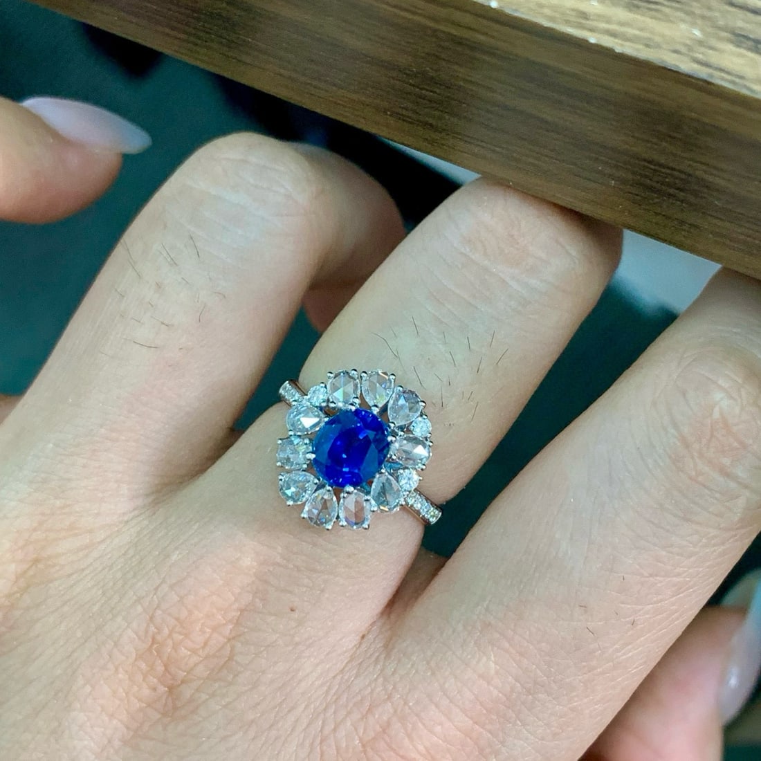 14k Gold 2.50 Ctw Vivid Blue Natural Sapphire & Diamond Ring - 3