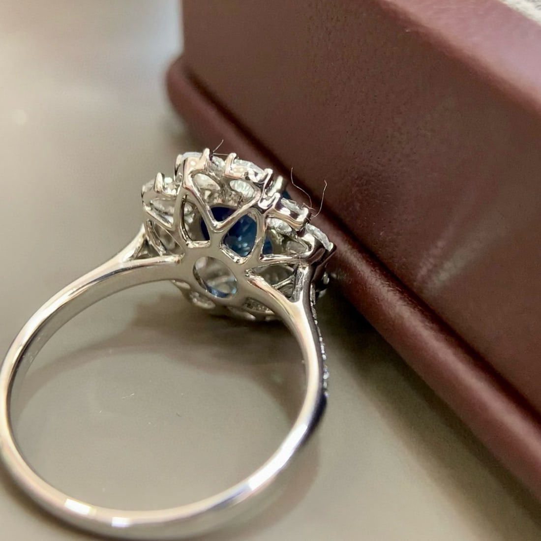 14k Gold 2.50 Ctw Vivid Blue Natural Sapphire & Diamond Ring - 6