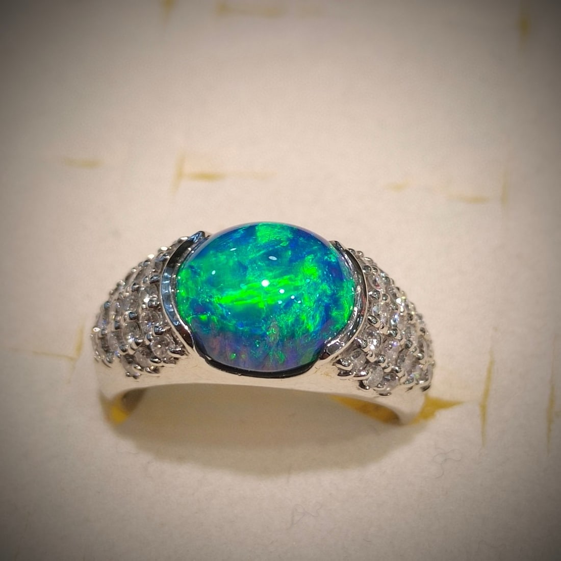14k Gold 3.86 Ctw Natural Opal & Diamond Ring: Ref:231054086 // gold content:14k gold // ring size:7. 25us // // main gemstone:opal // shape:oval // carat weight:3. 25ct // color:color // treatment:natural // // adjacent gemstone 2 : diamond //