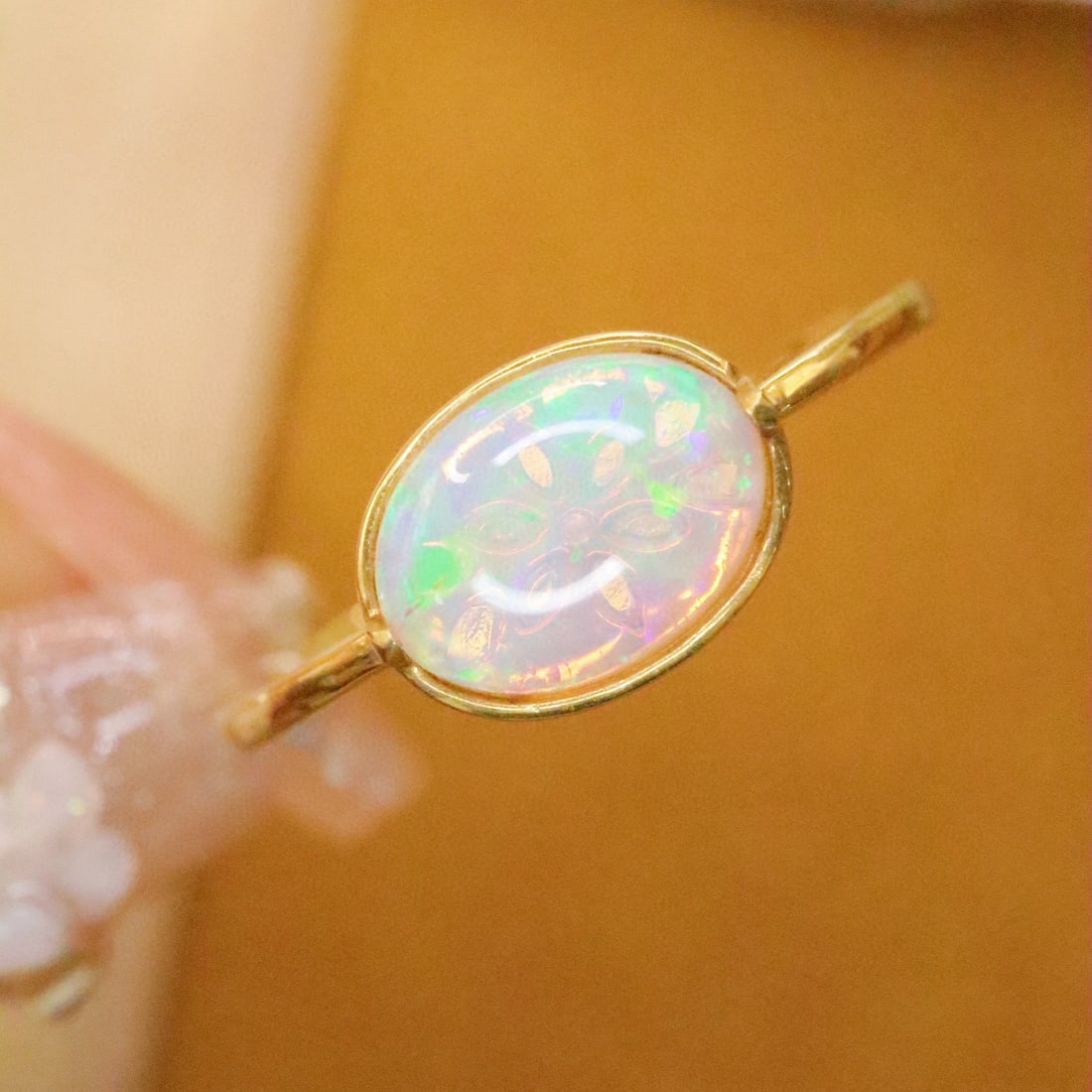 14k Gold 0.70 Ct Natural Opal Ring: Ref:231054092 // gold content:14k gold // ring size:7. 25us // // main gemstone:opal // shape:oval // carat weight:0. 70ct // color:color // treatment:natural // Low Estimate: 1300 High Estimate: