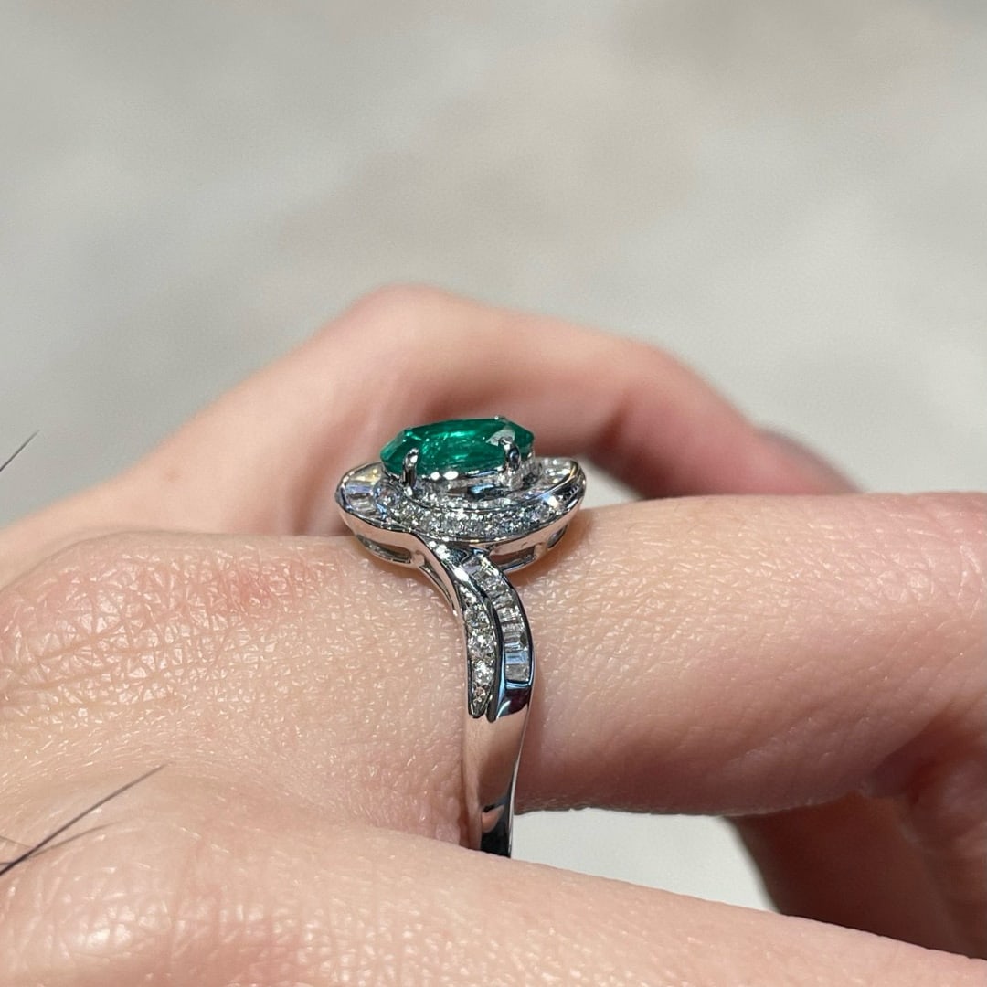 14k Gold 1 Ct Natural Emerald & Diamond Ring - 3