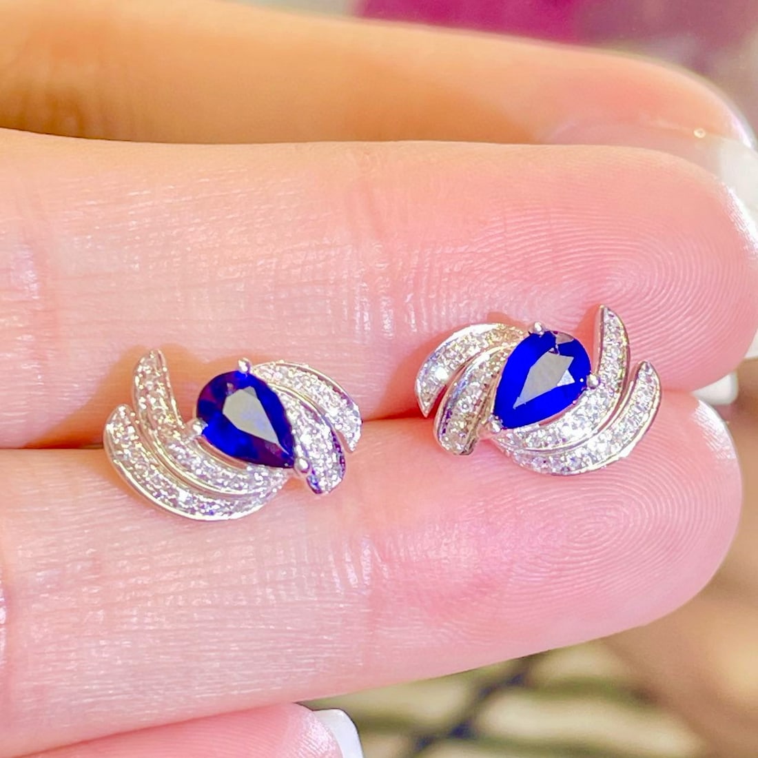 14k Gold 0.85 Ct Natural Sapphire & Diamond Earrings - 4