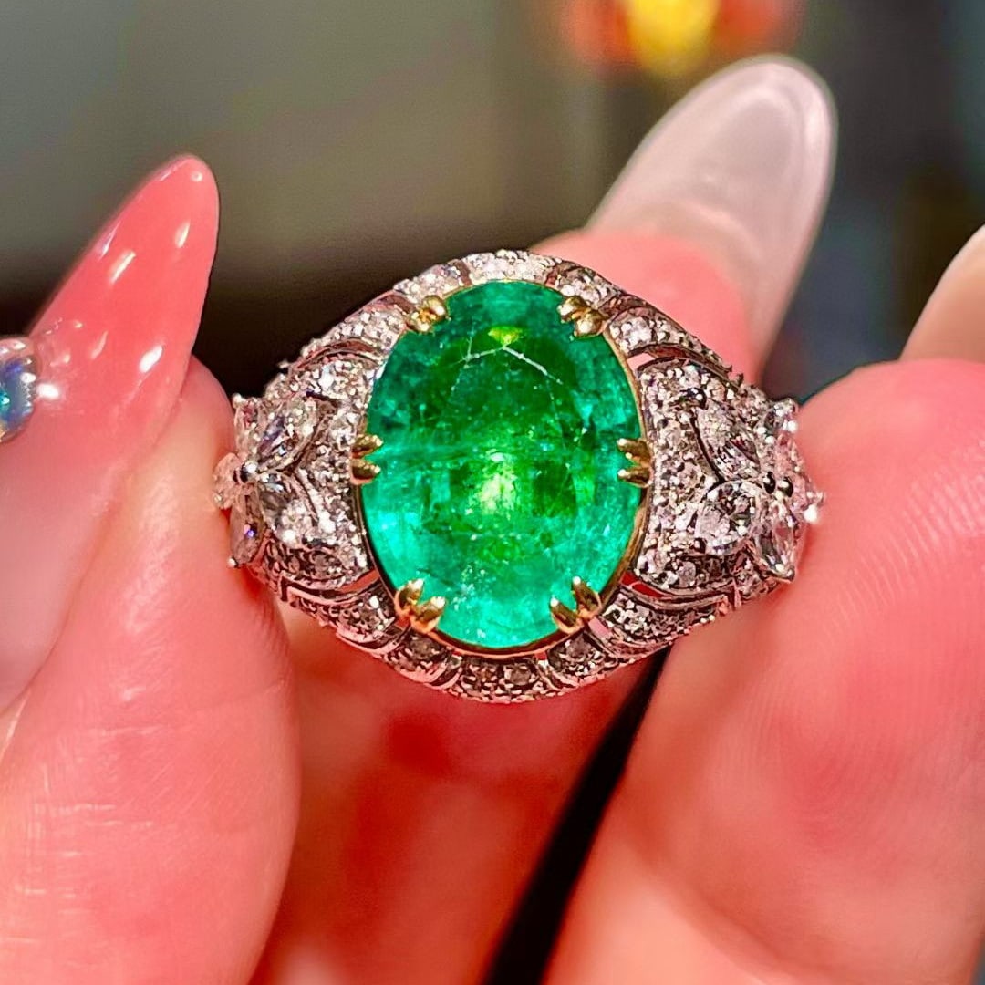 14k Gold 4.40 Ctw Vivid Green Natural Emerald & Diamond Ring: Ref:231054125 // gold content:14k gold // ring size:7. 25us // // main gemstone:emerald // shape:oval // carat weight:3. 22ct // color:vivid green // treatment:natural // // adjacent gemstone 2 :