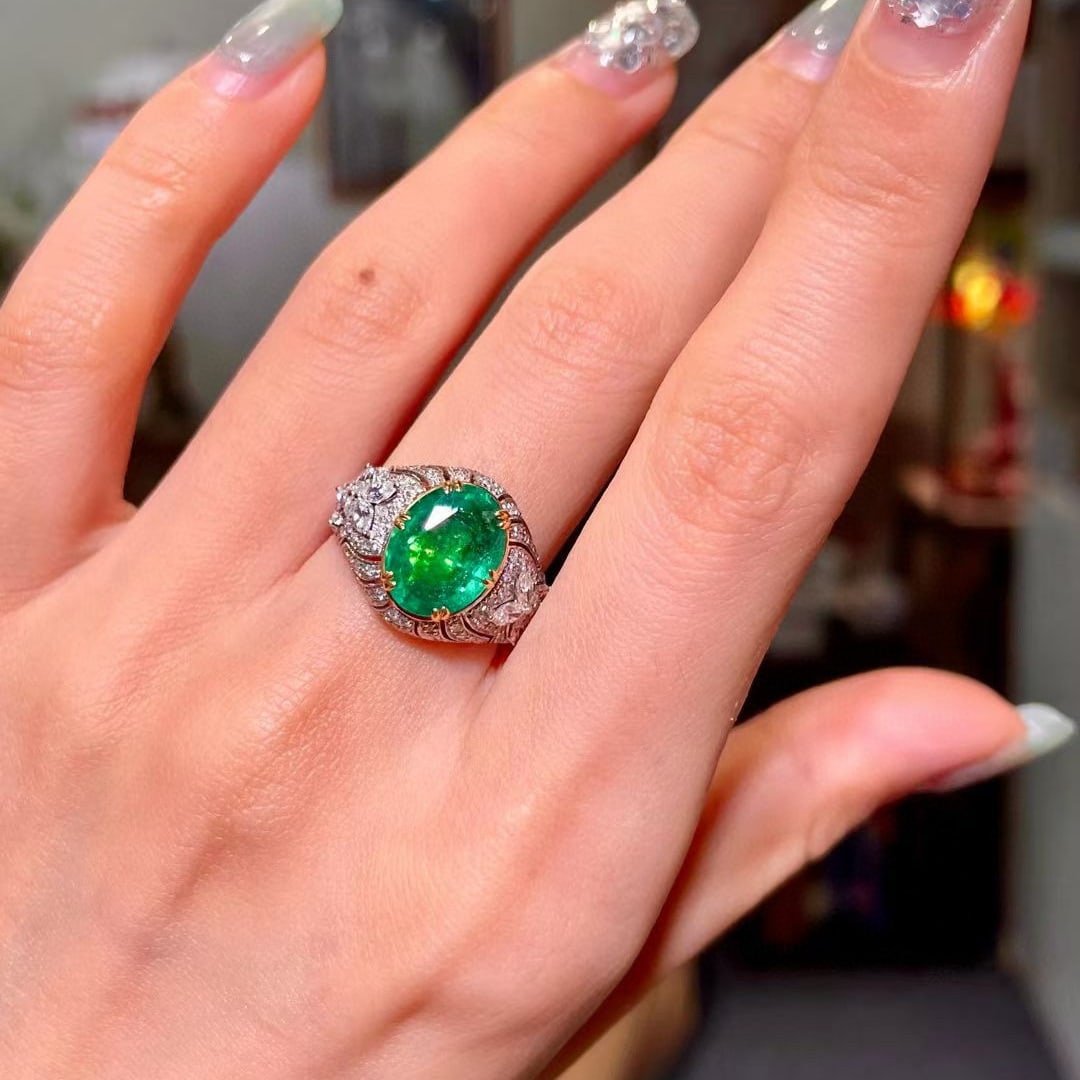 14k Gold 4.40 Ctw Vivid Green Natural Emerald & Diamond Ring - 4