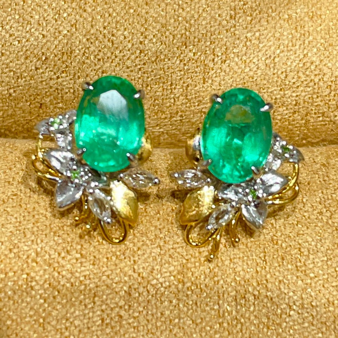 14k Gold 1.8 Ct Natural Emerald & Sapphire & Diamond Earrings: Ref:231054127 // gold content:14k gold // main gemstone:emerald // shape:oval // carat weight:1. 8ct // color:green // treatment:natural // // adjacent gemstone 2 : sapphire // shape:marquise //