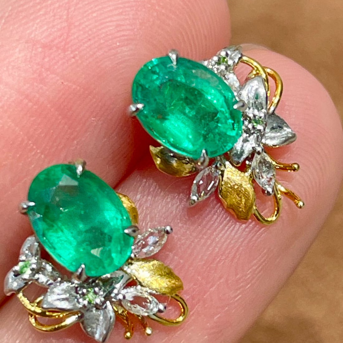 14k Gold 1.8 Ct Natural Emerald & Sapphire & Diamond Earrings - 2