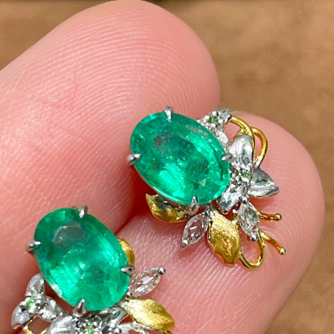 14k Gold 1.8 Ct Natural Emerald & Sapphire & Diamond Earrings - 3