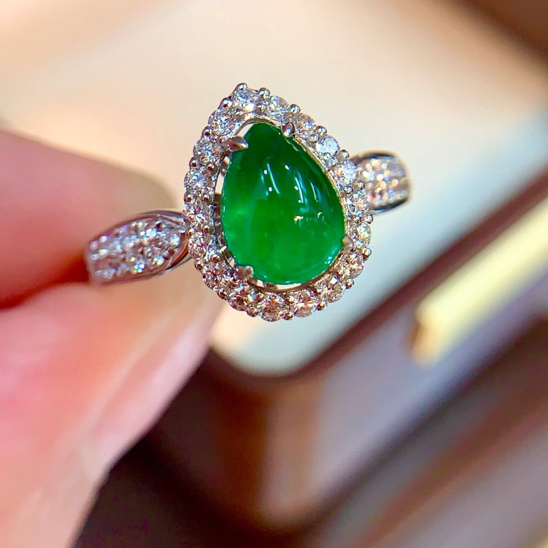 14k Gold 1.58 Ctw Vivid Green Natural Emerald & Diamond Ring: Ref:231054130 // gold content:14k gold // ring size:7. 25us // // main gemstone:emerald // shape:pear // carat weight:1. 17ct // color:vivid green // treatment:natural // // adjacent gemstone 2 :